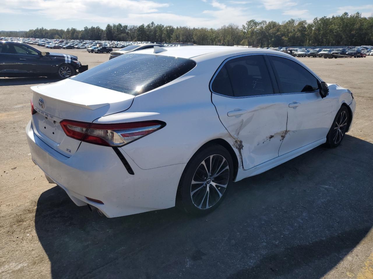 Photo 2 VIN: 4T1B11HK4KU725660 - TOYOTA CAMRY 