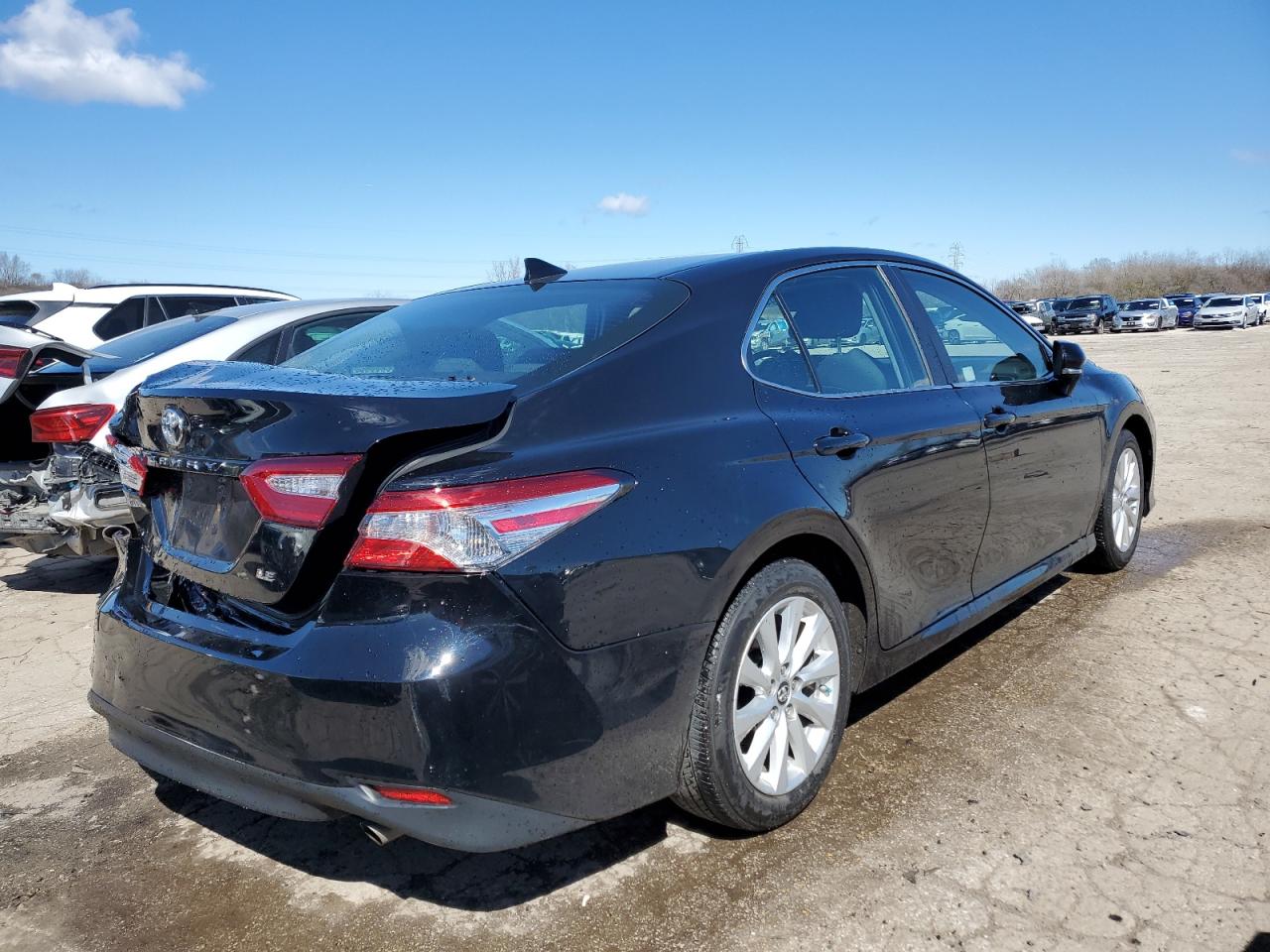 Photo 2 VIN: 4T1B11HK4KU818789 - TOYOTA CAMRY 