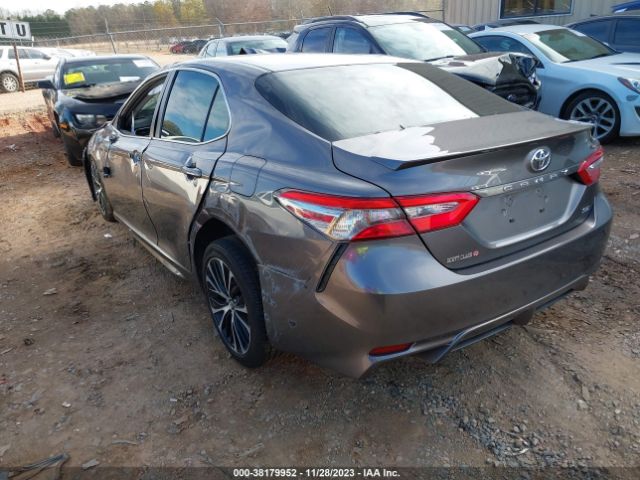 Photo 2 VIN: 4T1B11HK5JU003855 - TOYOTA CAMRY 