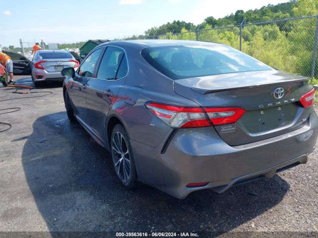 Photo 2 VIN: 4T1B11HK5JU006965 - TOYOTA CAMRY 