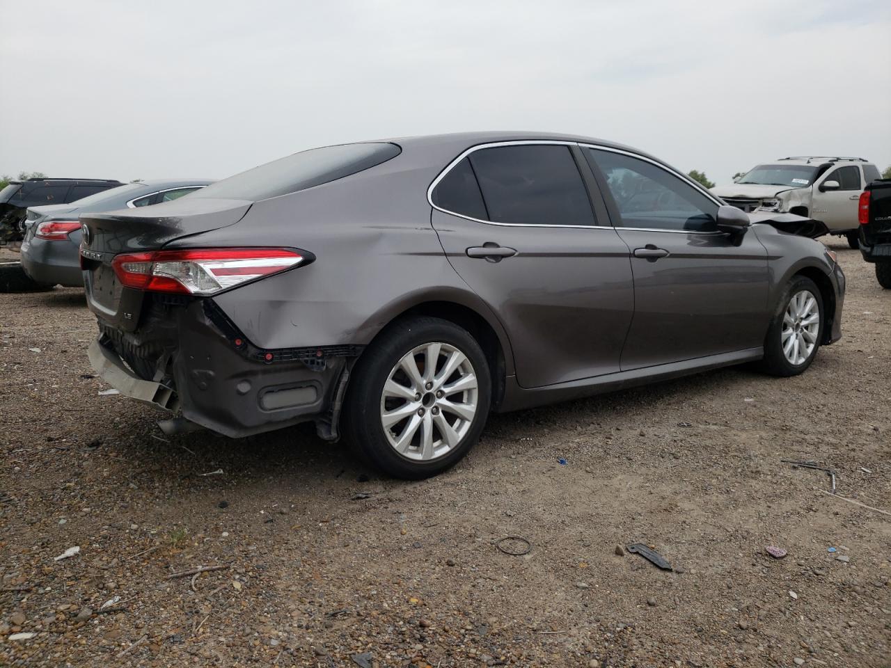 Photo 2 VIN: 4T1B11HK5JU007890 - TOYOTA CAMRY 