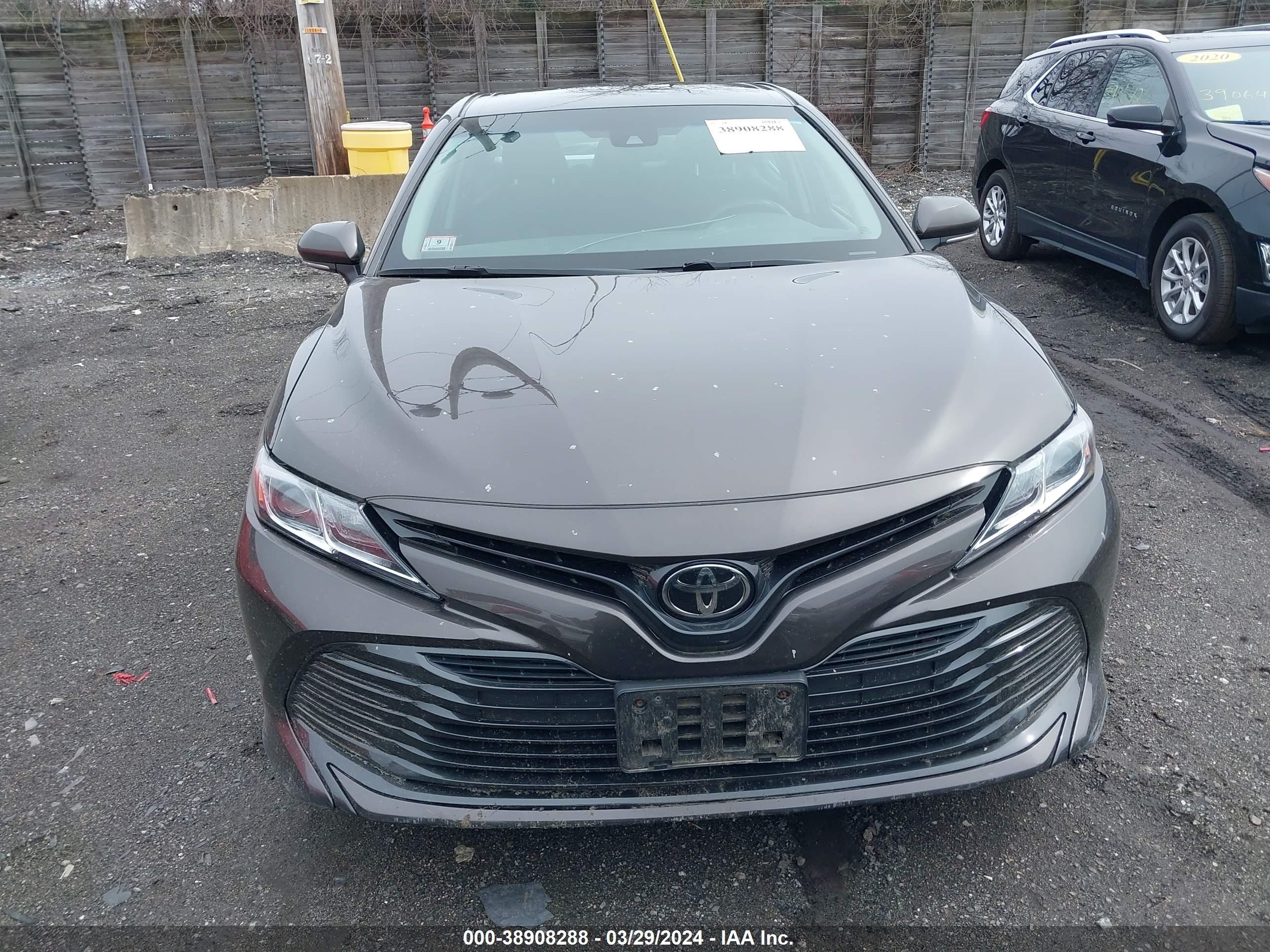 Photo 11 VIN: 4T1B11HK5JU013219 - TOYOTA CAMRY 