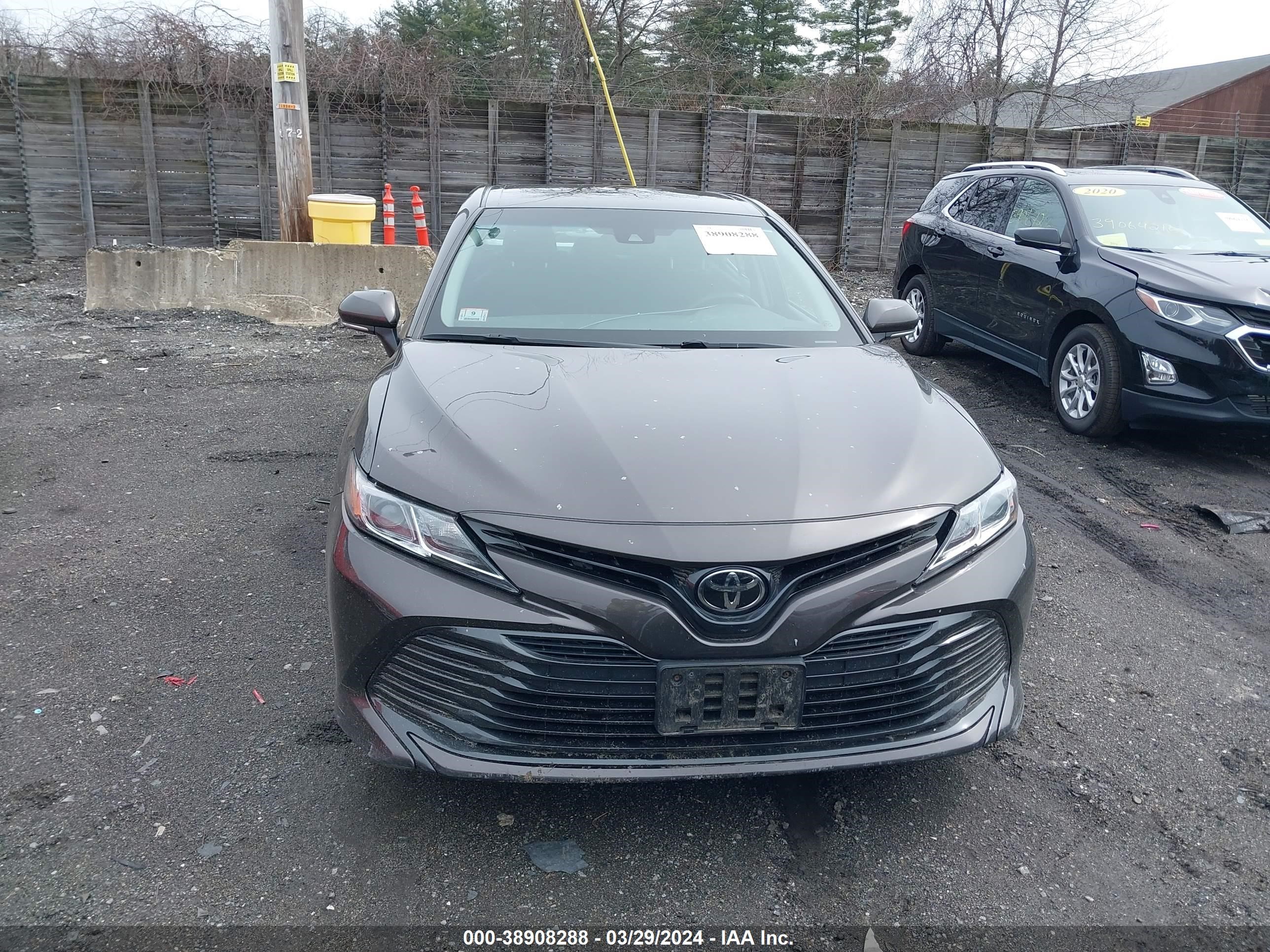 Photo 12 VIN: 4T1B11HK5JU013219 - TOYOTA CAMRY 