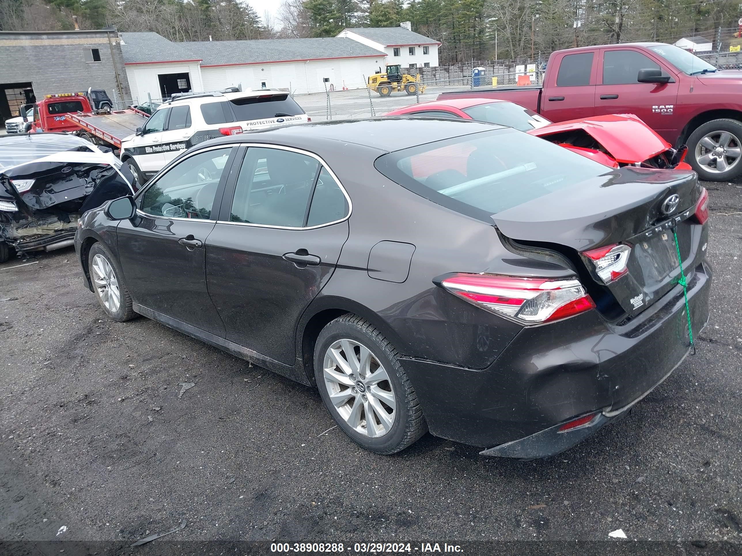 Photo 2 VIN: 4T1B11HK5JU013219 - TOYOTA CAMRY 