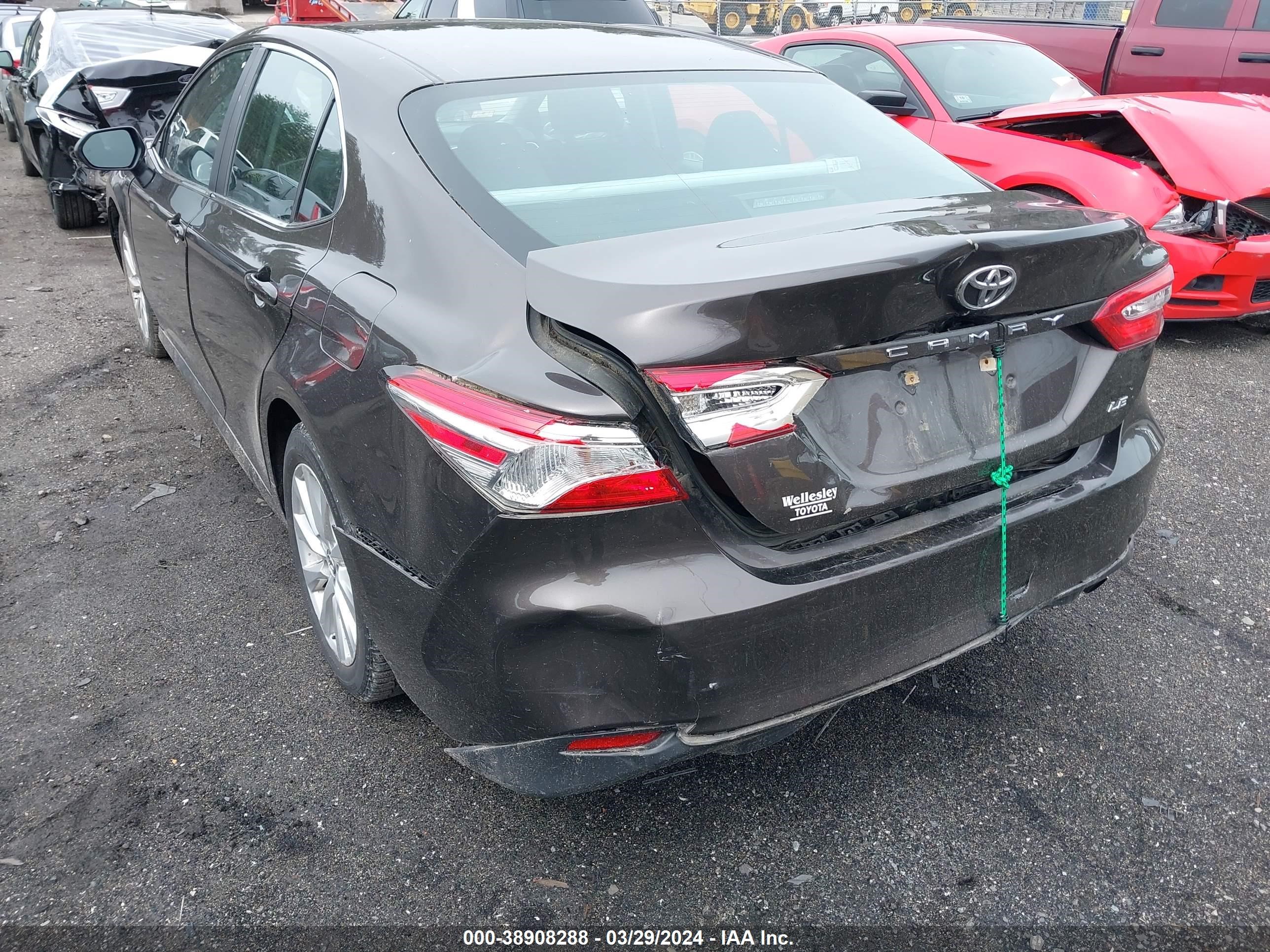 Photo 5 VIN: 4T1B11HK5JU013219 - TOYOTA CAMRY 