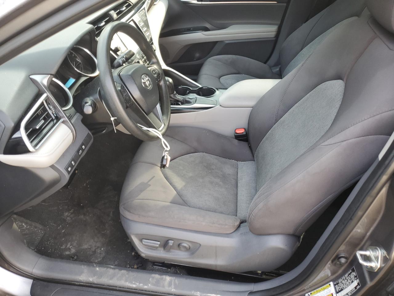 Photo 6 VIN: 4T1B11HK5JU019070 - TOYOTA CAMRY 