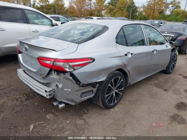 Photo 3 VIN: 4T1B11HK5JU040503 - TOYOTA CAMRY 