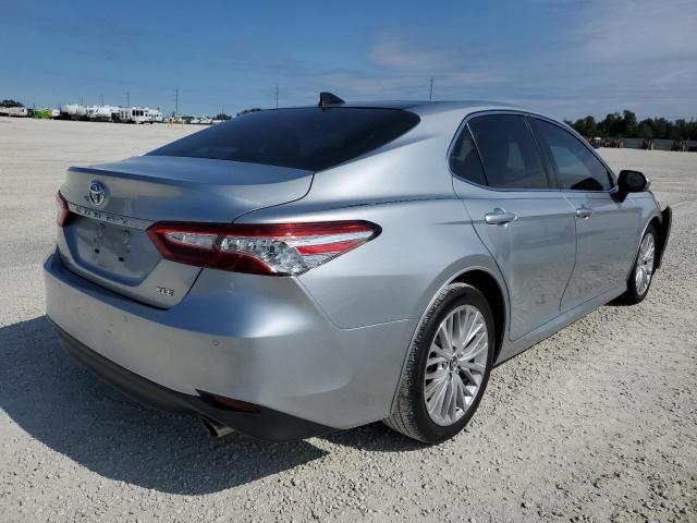 Photo 2 VIN: 4T1B11HK5JU041084 - TOYOTA CAMRY L 