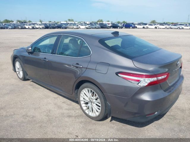 Photo 2 VIN: 4T1B11HK5JU041604 - TOYOTA CAMRY 