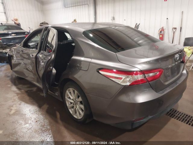 Photo 2 VIN: 4T1B11HK5JU044423 - TOYOTA CAMRY 