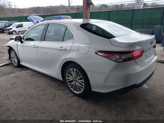 Photo 2 VIN: 4T1B11HK5JU051730 - TOYOTA CAMRY 