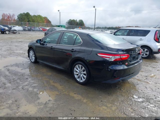 Photo 2 VIN: 4T1B11HK5JU069788 - TOYOTA CAMRY 