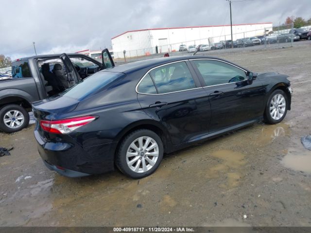 Photo 3 VIN: 4T1B11HK5JU069788 - TOYOTA CAMRY 