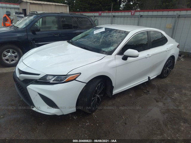 Photo 1 VIN: 4T1B11HK5JU077597 - TOYOTA CAMRY 