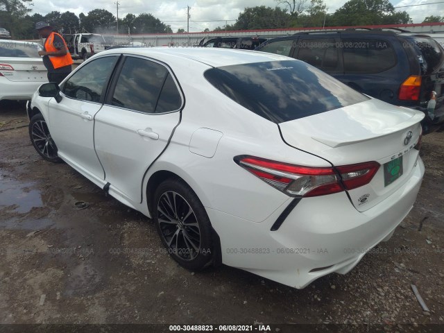 Photo 2 VIN: 4T1B11HK5JU077597 - TOYOTA CAMRY 