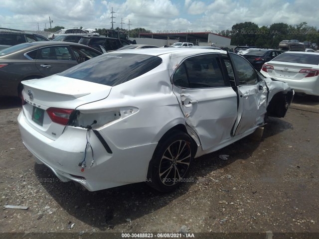 Photo 3 VIN: 4T1B11HK5JU077597 - TOYOTA CAMRY 