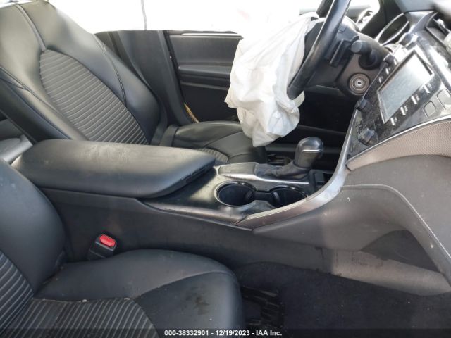 Photo 4 VIN: 4T1B11HK5JU082329 - TOYOTA CAMRY 