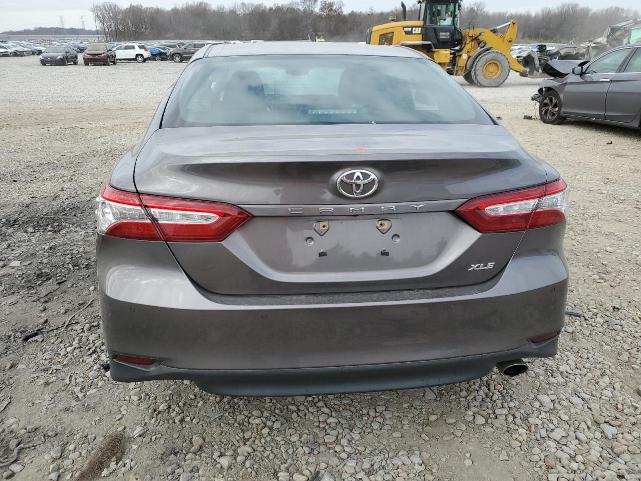 Photo 5 VIN: 4T1B11HK5JU095873 - TOYOTA CAMRY 