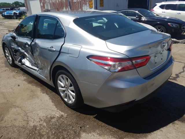 Photo 2 VIN: 4T1B11HK5JU097218 - TOYOTA CAMRY 