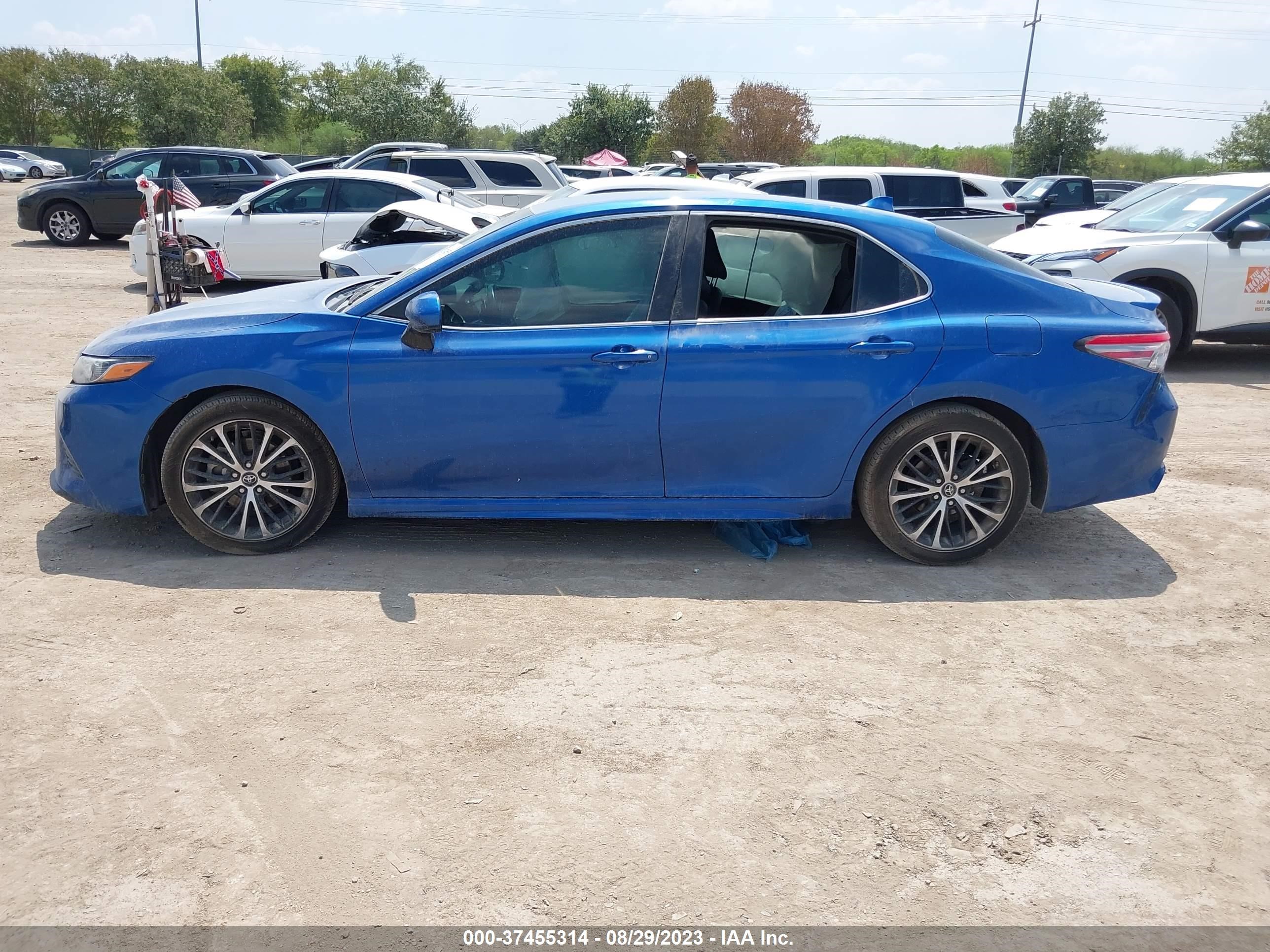 Photo 13 VIN: 4T1B11HK5JU100232 - TOYOTA CAMRY 