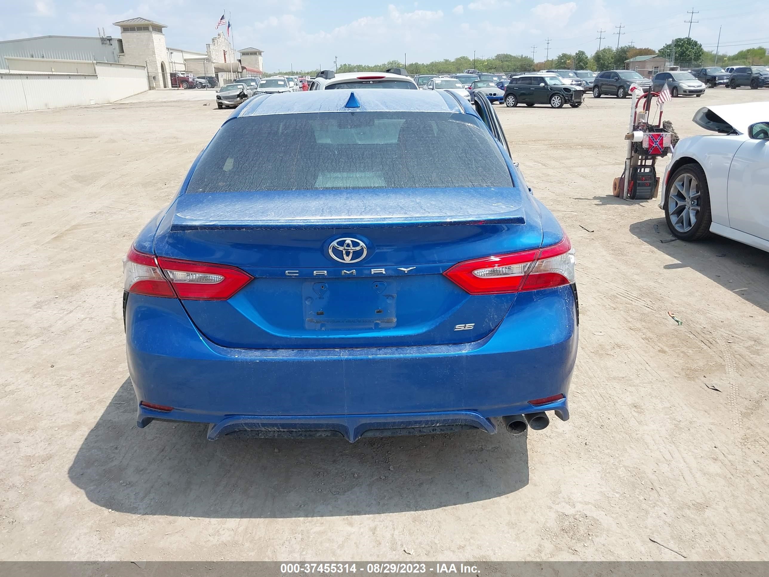 Photo 15 VIN: 4T1B11HK5JU100232 - TOYOTA CAMRY 