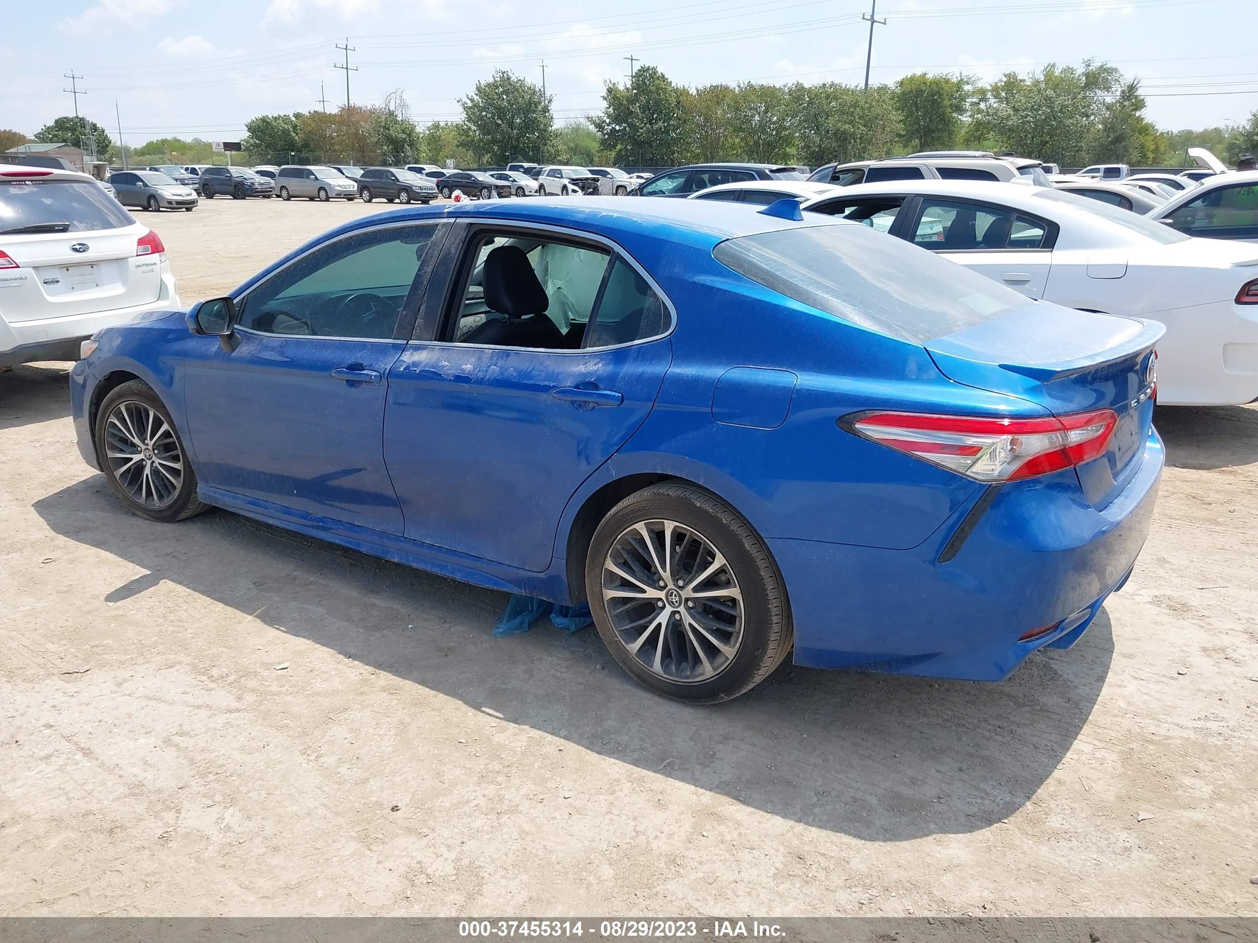 Photo 2 VIN: 4T1B11HK5JU100232 - TOYOTA CAMRY 