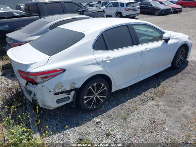 Photo 3 VIN: 4T1B11HK5JU113109 - TOYOTA CAMRY 