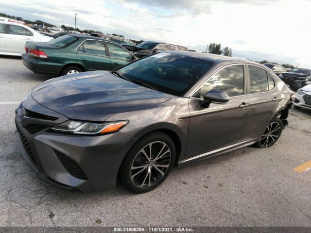 Photo 1 VIN: 4T1B11HK5JU113210 - TOYOTA CAMRY 