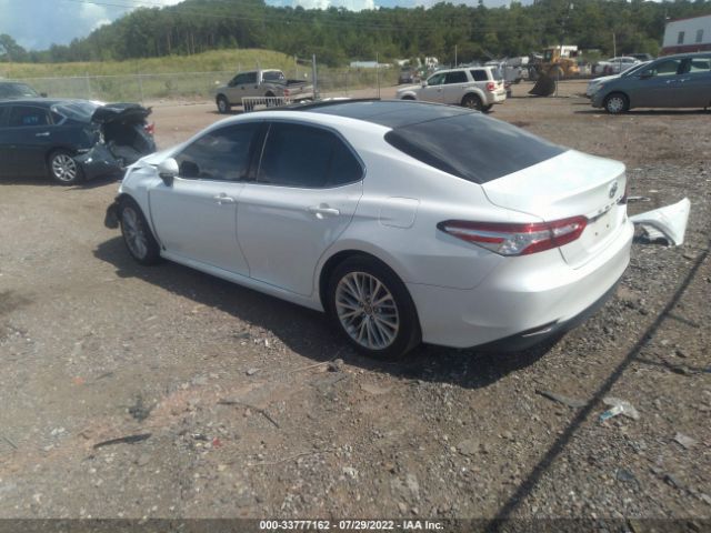 Photo 2 VIN: 4T1B11HK5JU120917 - TOYOTA CAMRY 