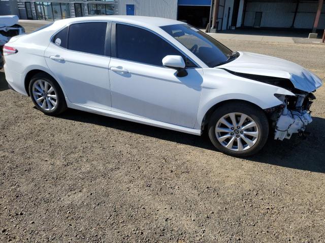 Photo 3 VIN: 4T1B11HK5JU126183 - TOYOTA CAMRY L 