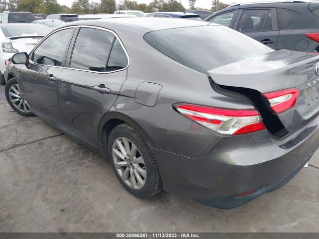 Photo 2 VIN: 4T1B11HK5JU143713 - TOYOTA CAMRY 