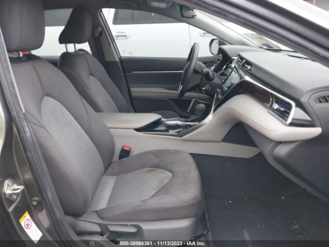 Photo 4 VIN: 4T1B11HK5JU143713 - TOYOTA CAMRY 