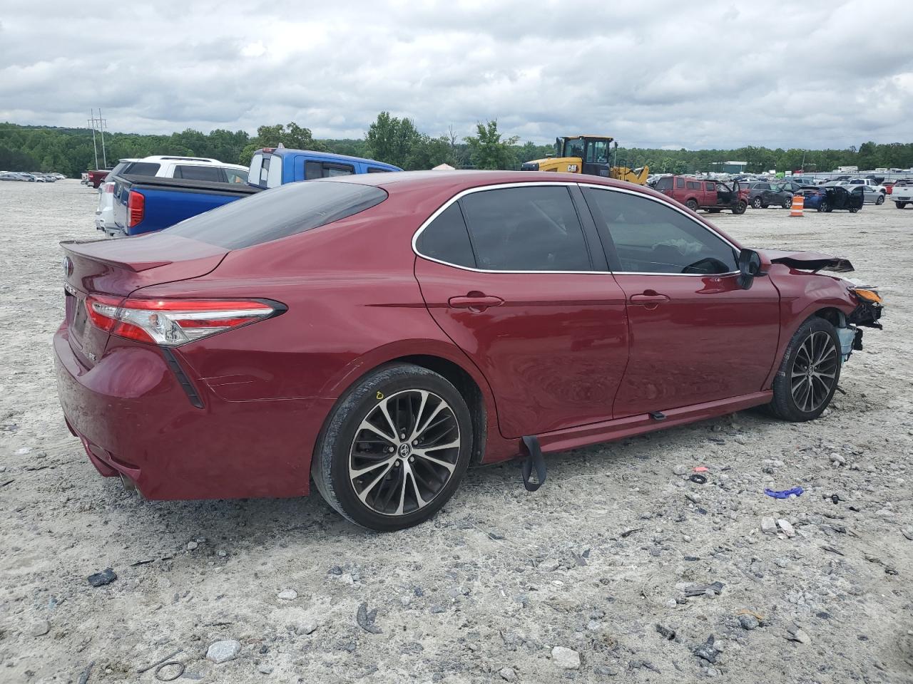 Photo 2 VIN: 4T1B11HK5JU501179 - TOYOTA CAMRY 