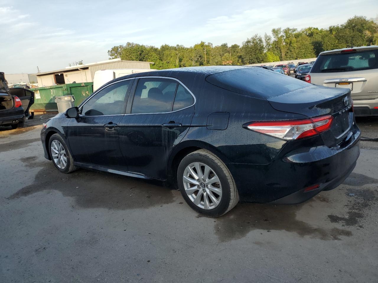 Photo 1 VIN: 4T1B11HK5JU521514 - TOYOTA CAMRY 