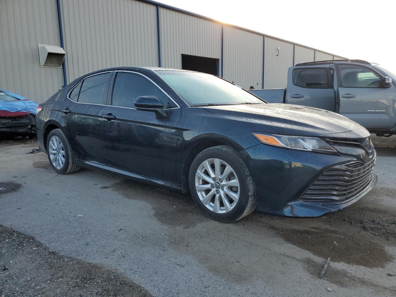 Photo 3 VIN: 4T1B11HK5JU521514 - TOYOTA CAMRY 