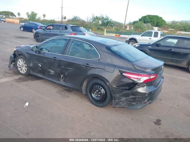 Photo 2 VIN: 4T1B11HK5JU538667 - TOYOTA CAMRY 