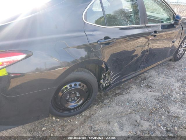 Photo 5 VIN: 4T1B11HK5JU555971 - TOYOTA CAMRY 