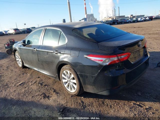 Photo 2 VIN: 4T1B11HK5JU579445 - TOYOTA CAMRY 