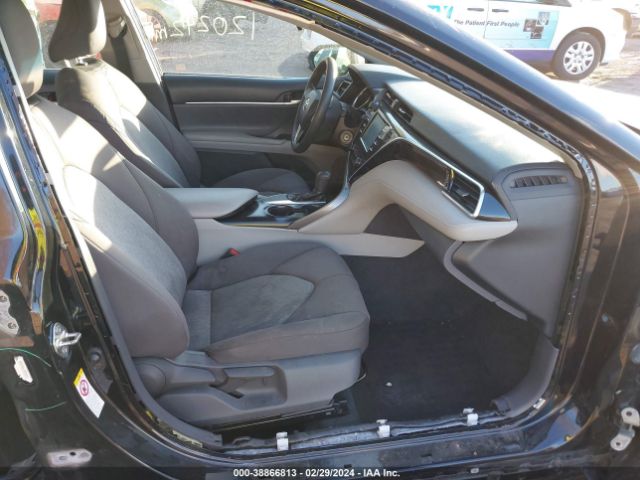 Photo 4 VIN: 4T1B11HK5JU579445 - TOYOTA CAMRY 