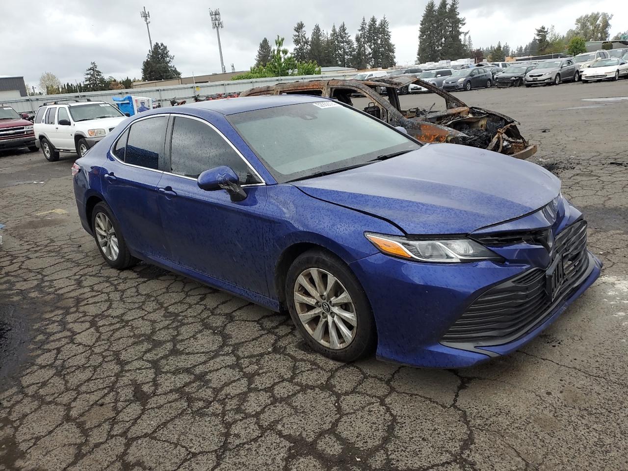 Photo 3 VIN: 4T1B11HK5JU597136 - TOYOTA CAMRY 