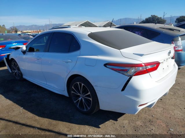 Photo 2 VIN: 4T1B11HK5JU601881 - TOYOTA CAMRY 