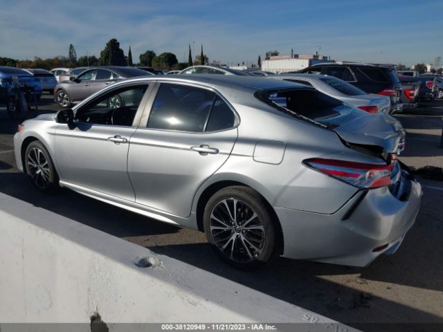 Photo 2 VIN: 4T1B11HK5JU602965 - TOYOTA CAMRY 