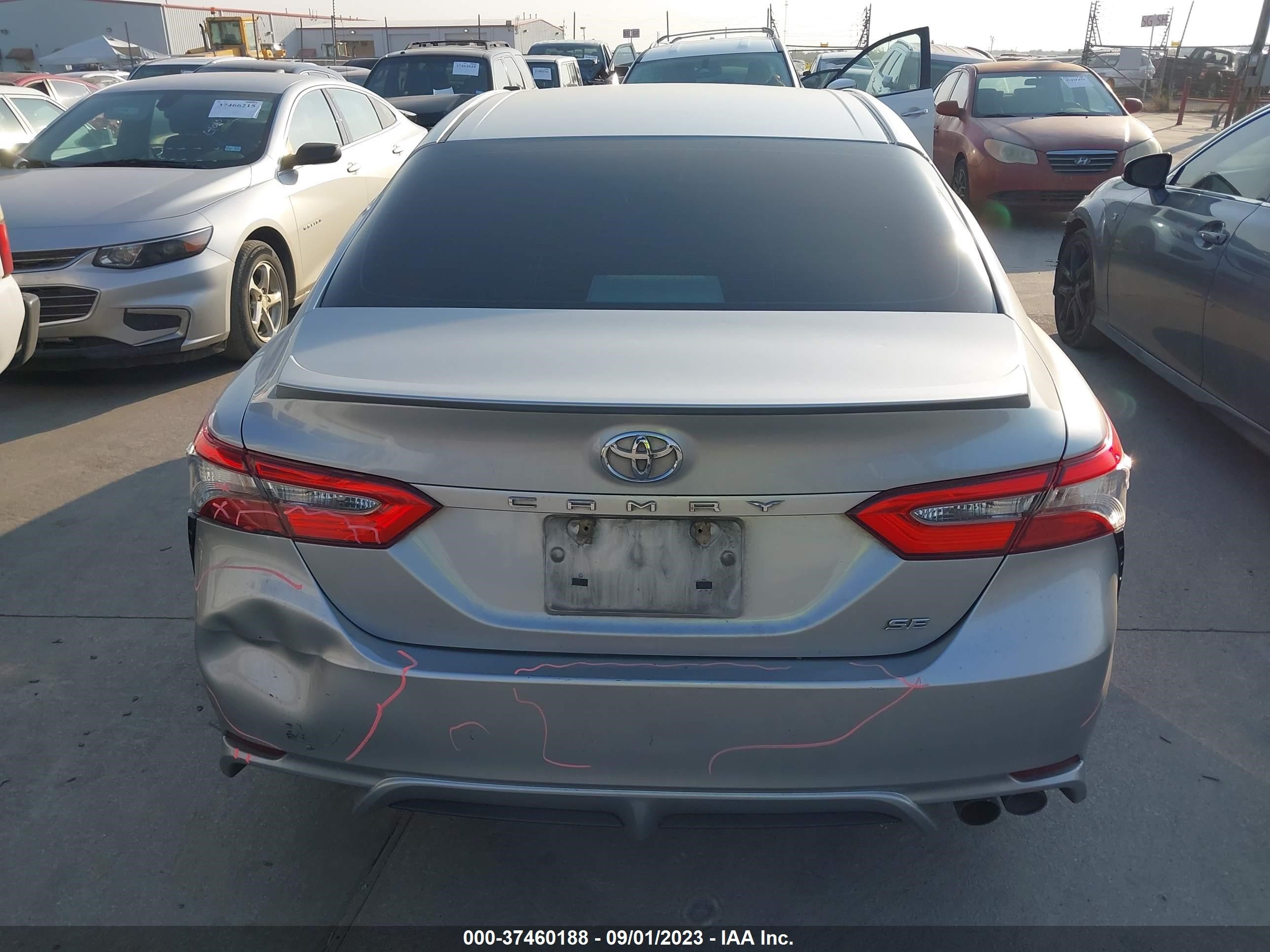 Photo 15 VIN: 4T1B11HK5JU605770 - TOYOTA CAMRY 