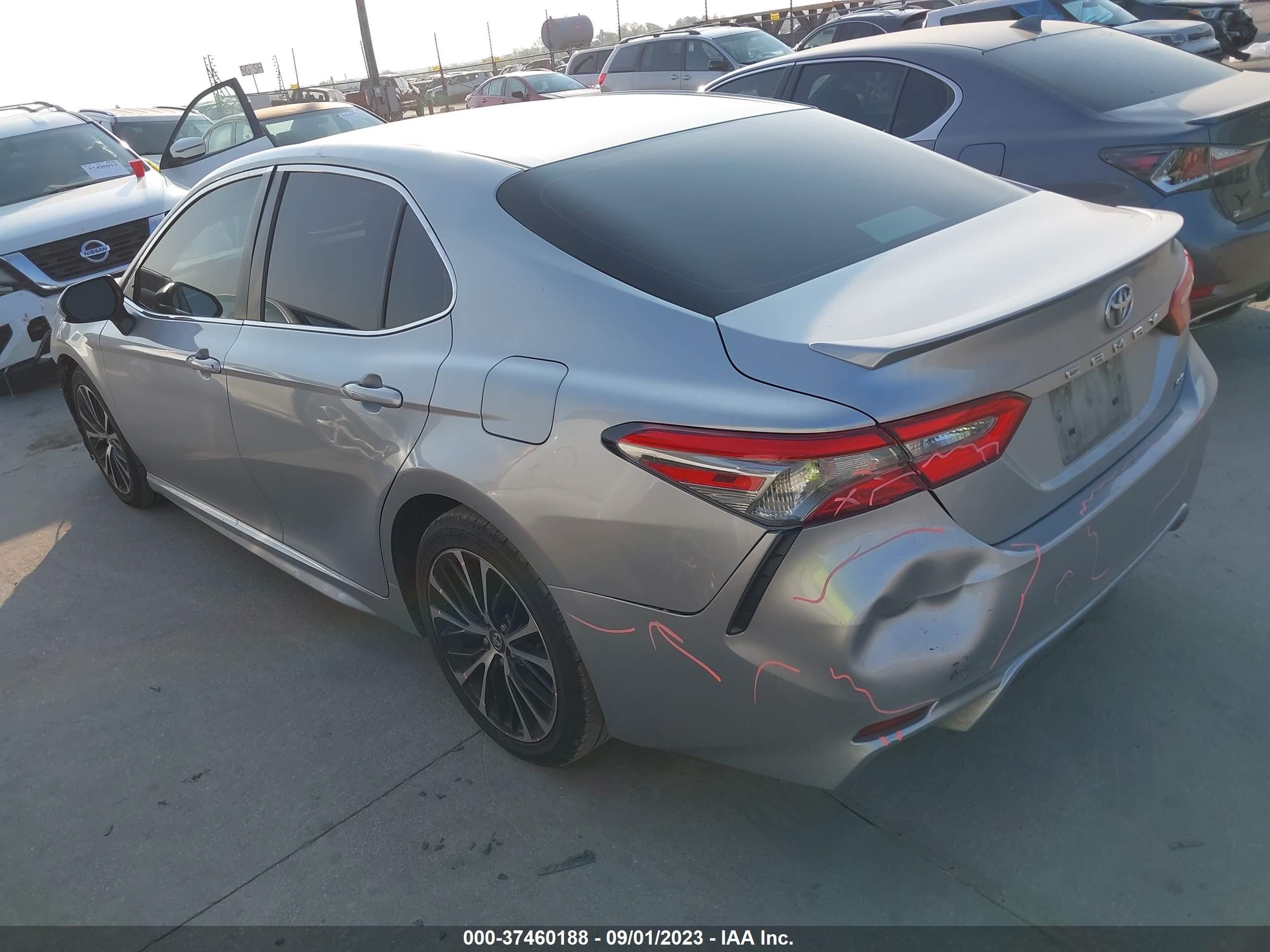 Photo 2 VIN: 4T1B11HK5JU605770 - TOYOTA CAMRY 