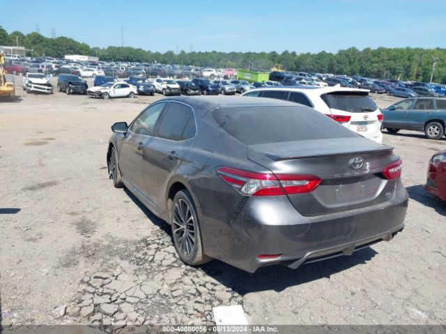 Photo 2 VIN: 4T1B11HK5JU606627 - TOYOTA CAMRY 