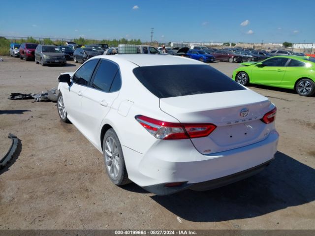 Photo 2 VIN: 4T1B11HK5JU607972 - TOYOTA CAMRY 