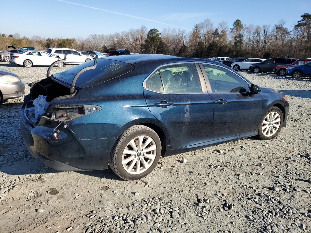 Photo 2 VIN: 4T1B11HK5JU613741 - TOYOTA CAMRY 