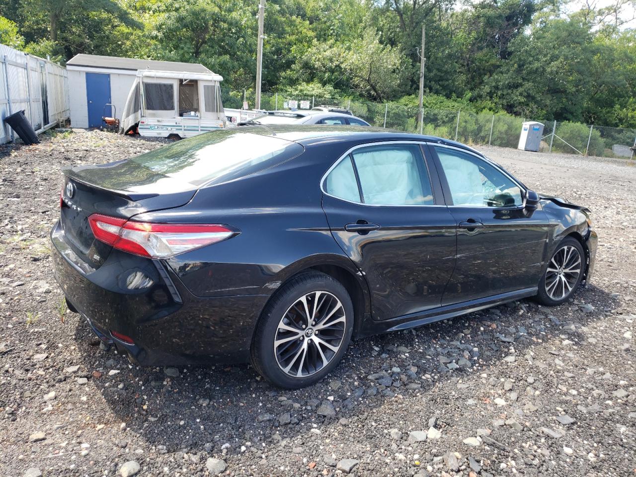 Photo 2 VIN: 4T1B11HK5JU614100 - TOYOTA CAMRY 