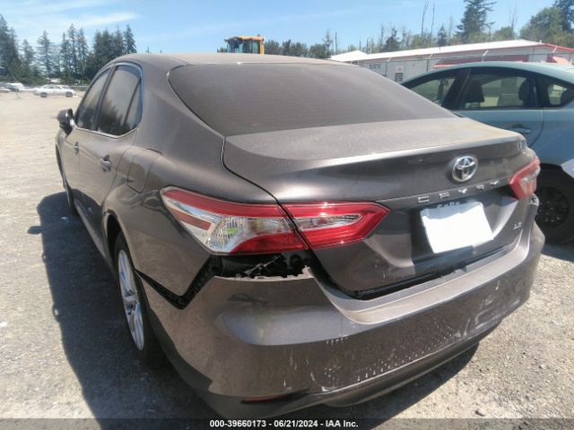 Photo 2 VIN: 4T1B11HK5JU626683 - TOYOTA CAMRY 