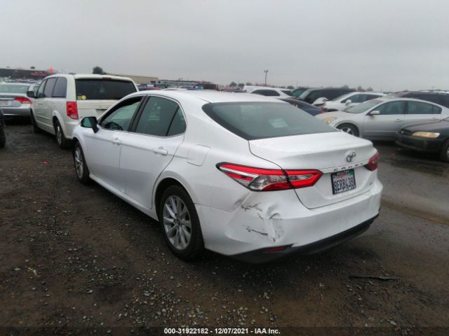 Photo 2 VIN: 4T1B11HK5JU631818 - TOYOTA CAMRY 